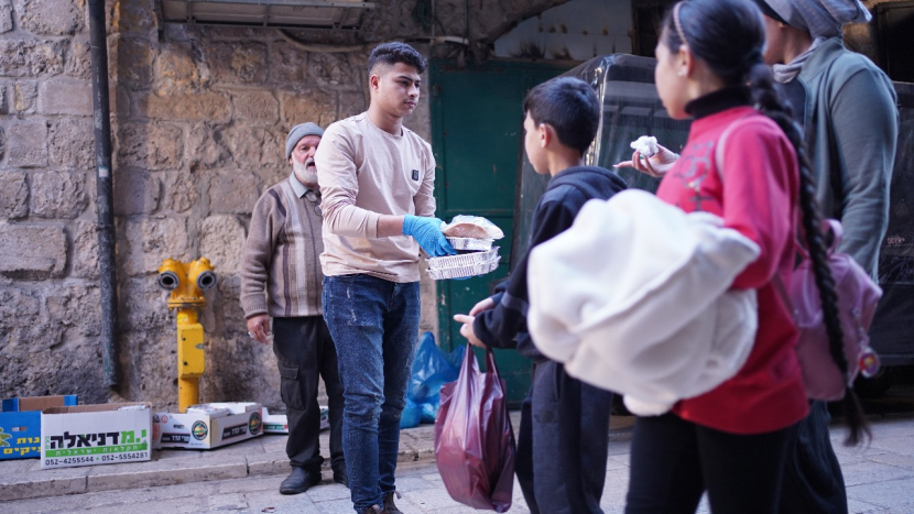 SADAQA Salurkan Paket Ifthar dan Sahur untuk Jamaah Masjid Al-Aqsa