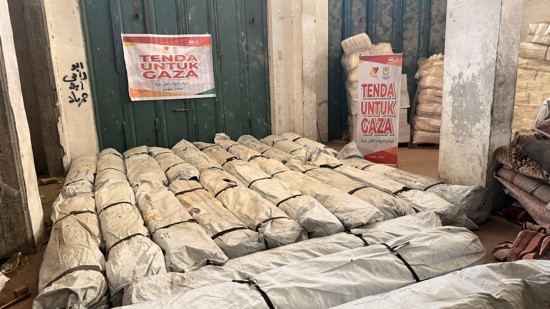 Penyaluran Bantuan Tenda Pengungsi untuk Warga Gaza