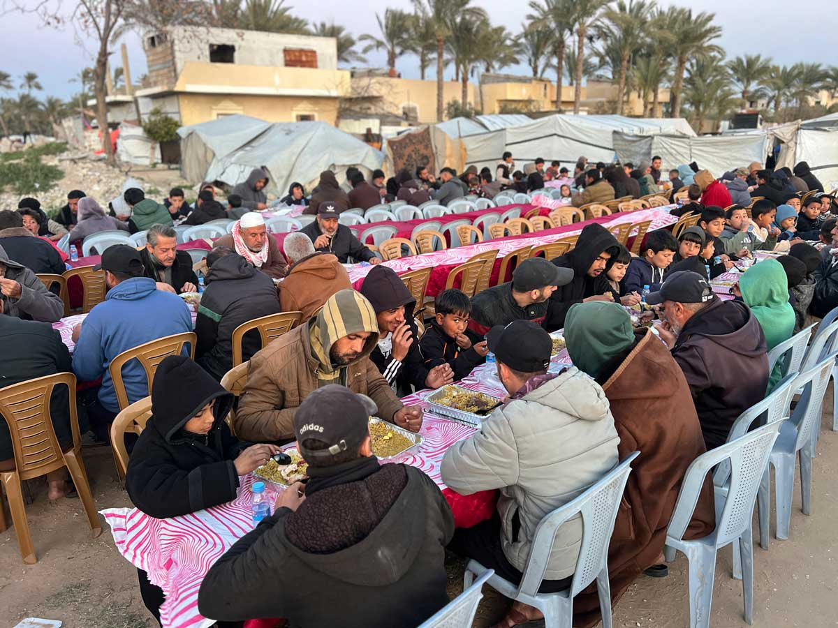 SADAQA Salurkan Paket Buka Puasa untuk Para Pengungsi di Gaza