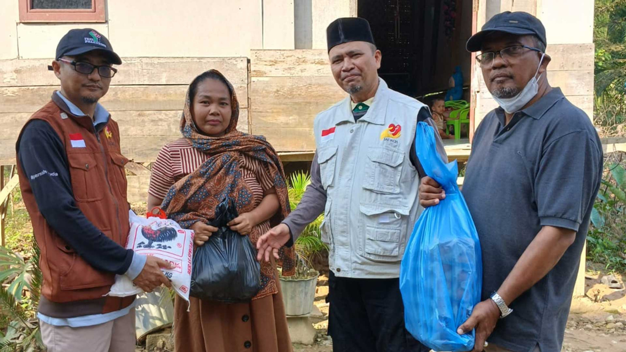 SADAQA Bersama IKADI PW Aceh Salurkan Bantuan Sembako untuk Korban Banjir di Kota Langsa