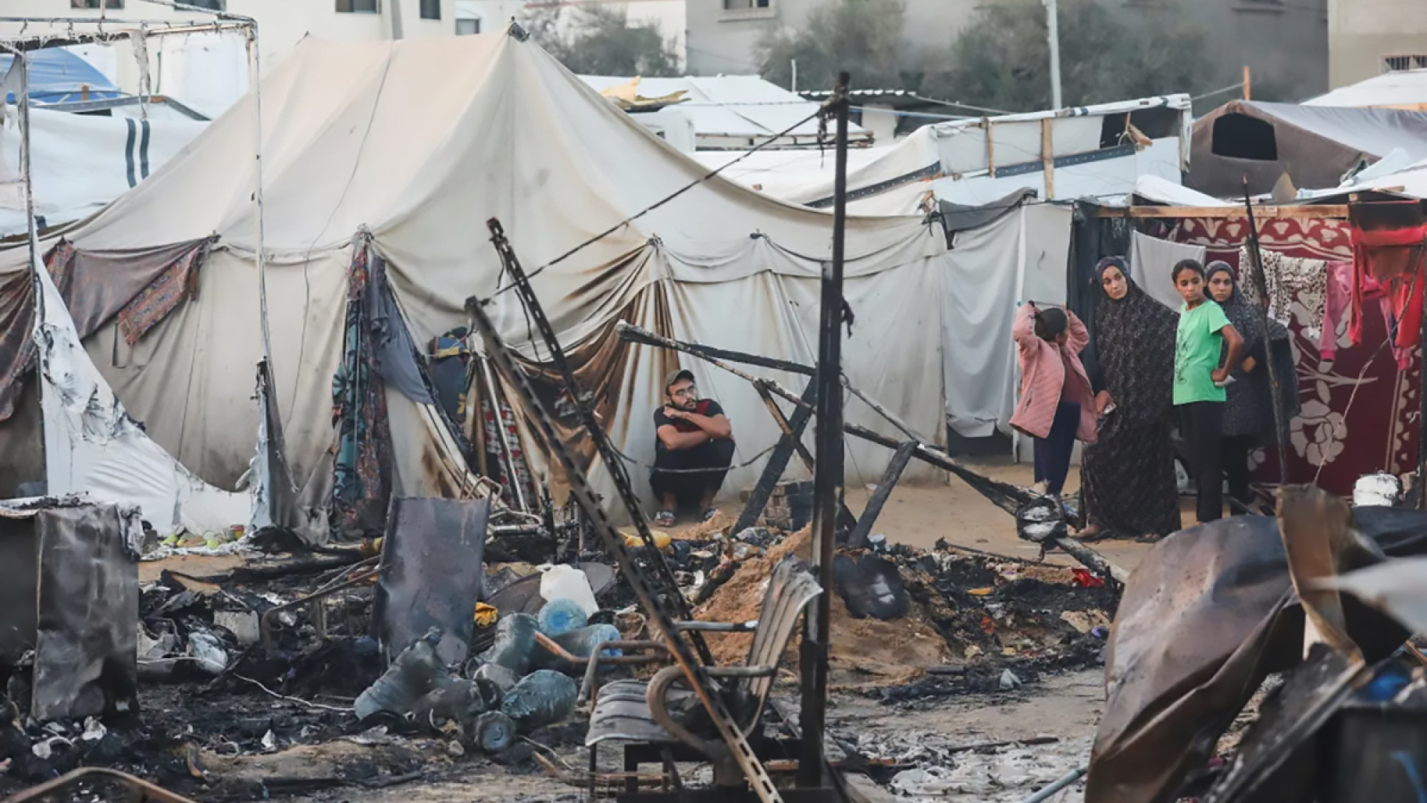 TENDA UNTUK GAZA: Catatan dari Bawah Kanvas Kemanusiaan