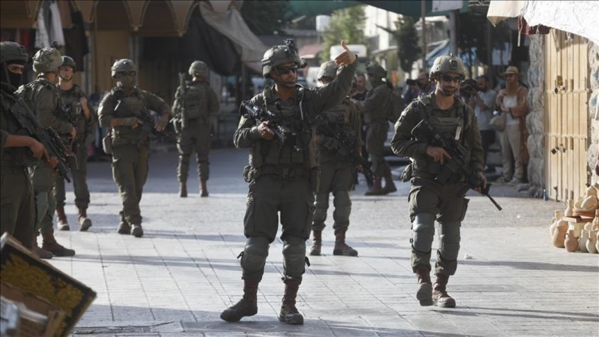 Pasukan Khusus Zionis Israel Menggerebek Kamp Pengungsi Balata di Timur Nablus dan Mengepung Rumah Warga