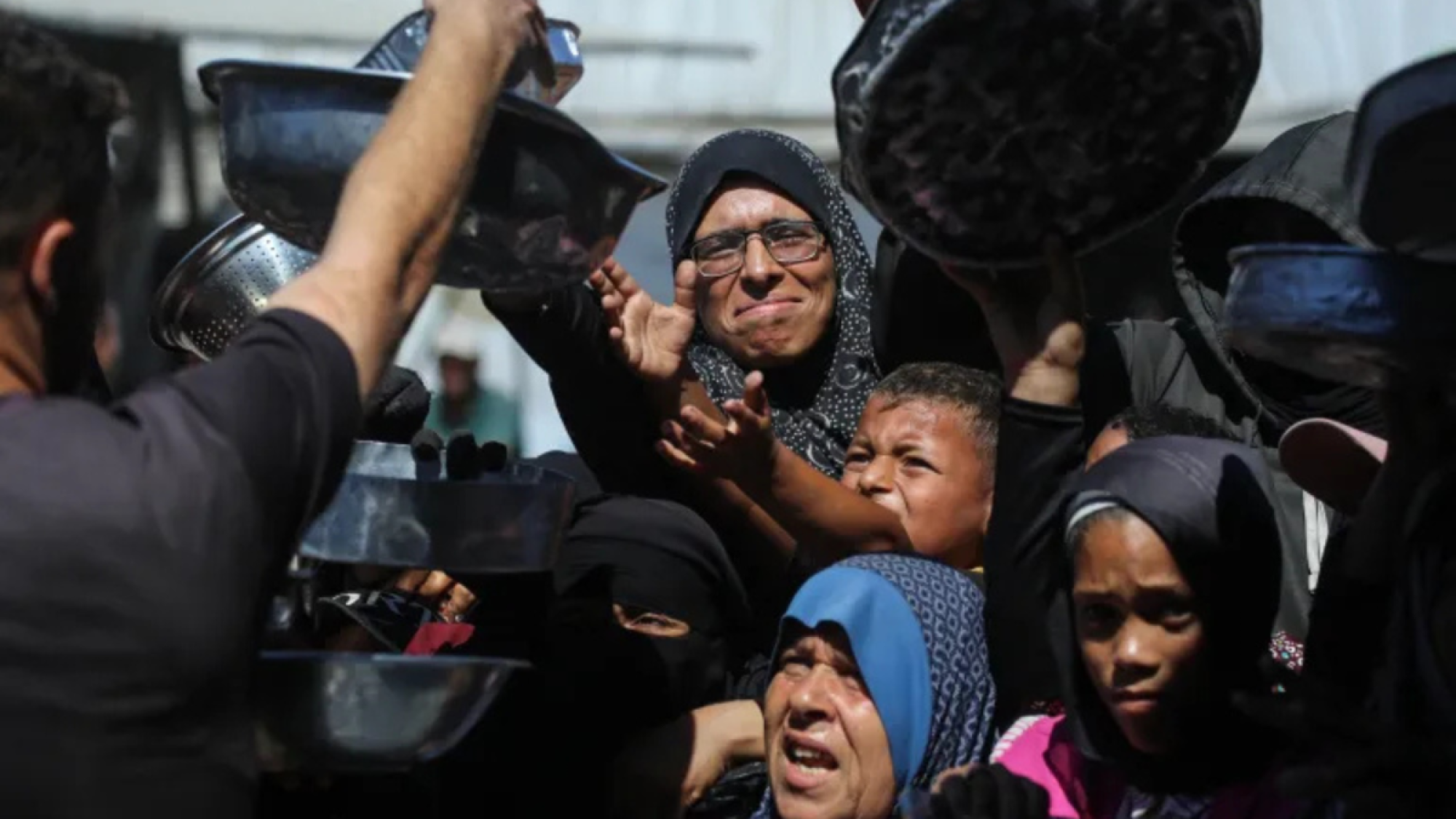 Kisah Niyaha Al-Masri: Antre 6 Jam Demi Makanan di Tengah Duka Gaza yang Tak Kunjung Usai