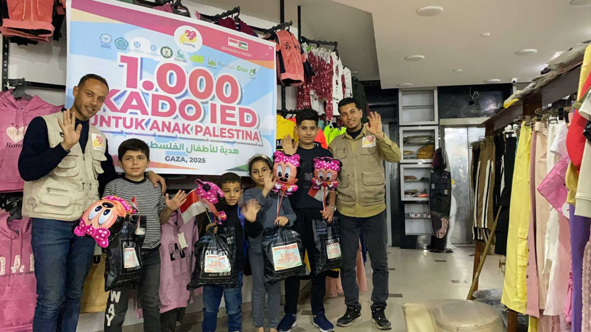 SADAQA Salurkan Kado Ied untuk Anak-Anak Palestina di Gaza