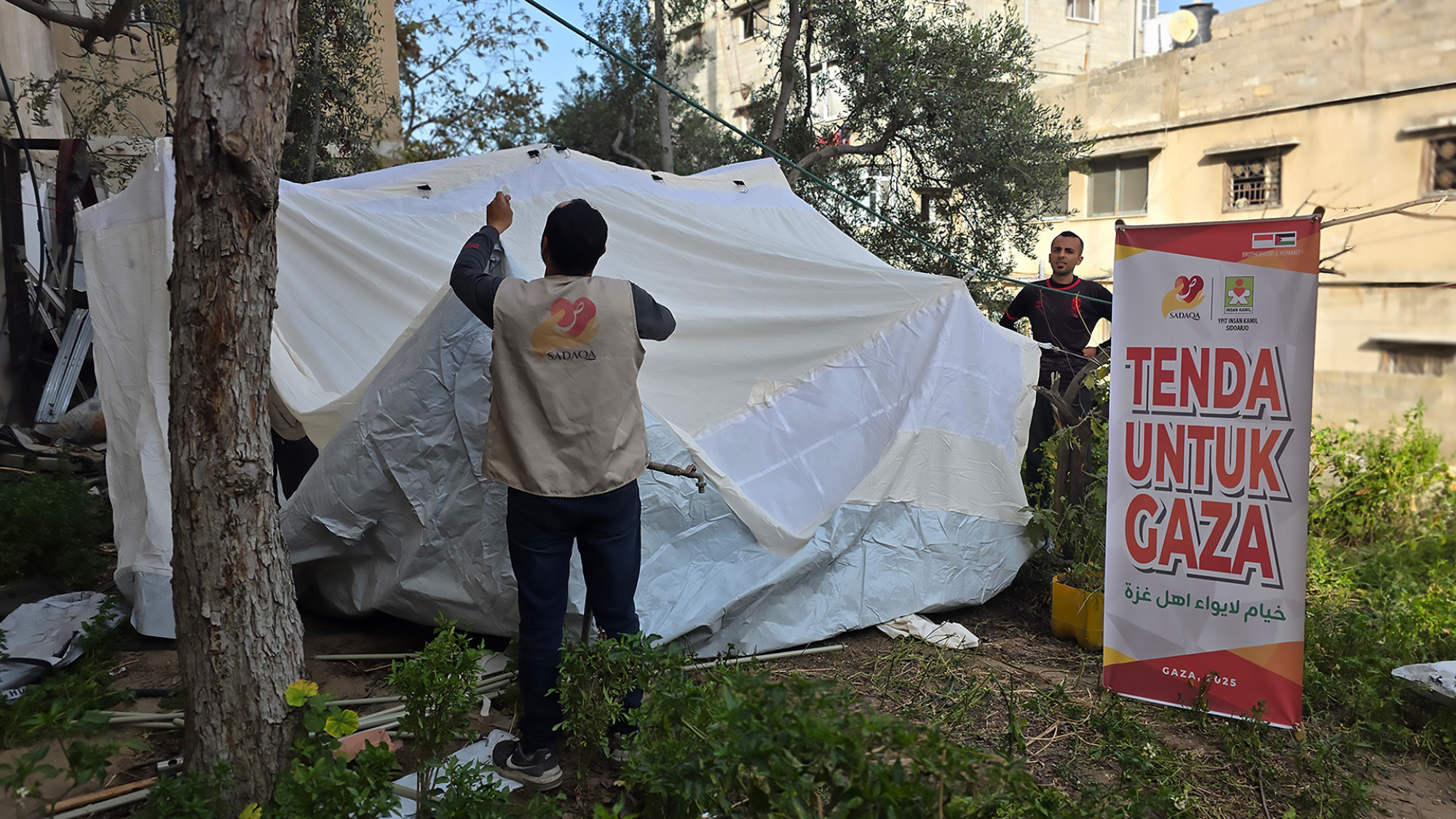 Penyaluran Bantuan Tenda Pengungsi untuk Warga Gaza