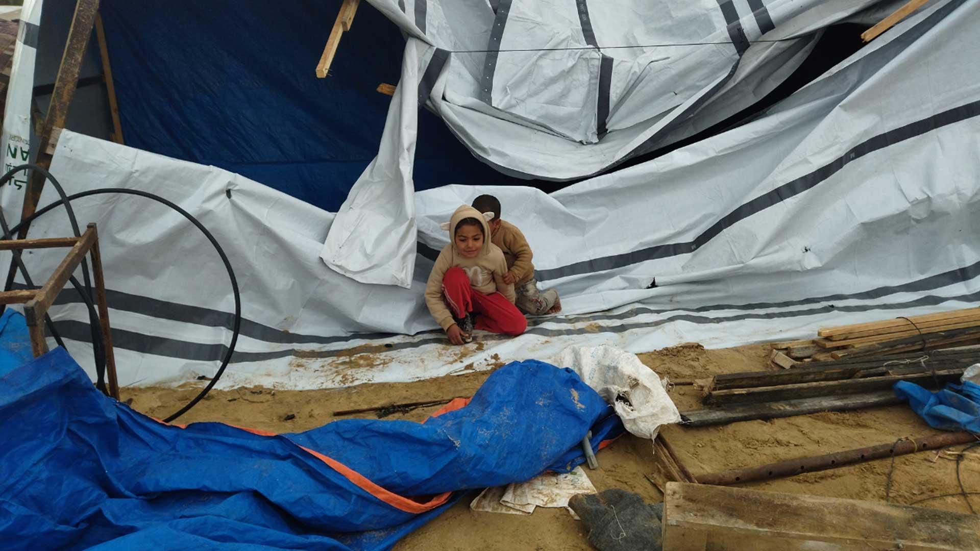 Musim Dingin Tiba, Krisis Gaza Makin Parah Akibat Akses Bantuan yang Terbatas